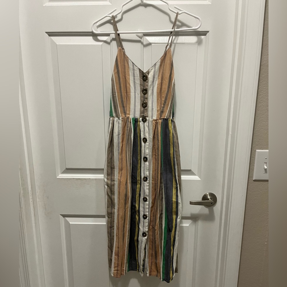 Striped Button-Down Midi Dress – Neutral Chic Vibes 🤎💛💙